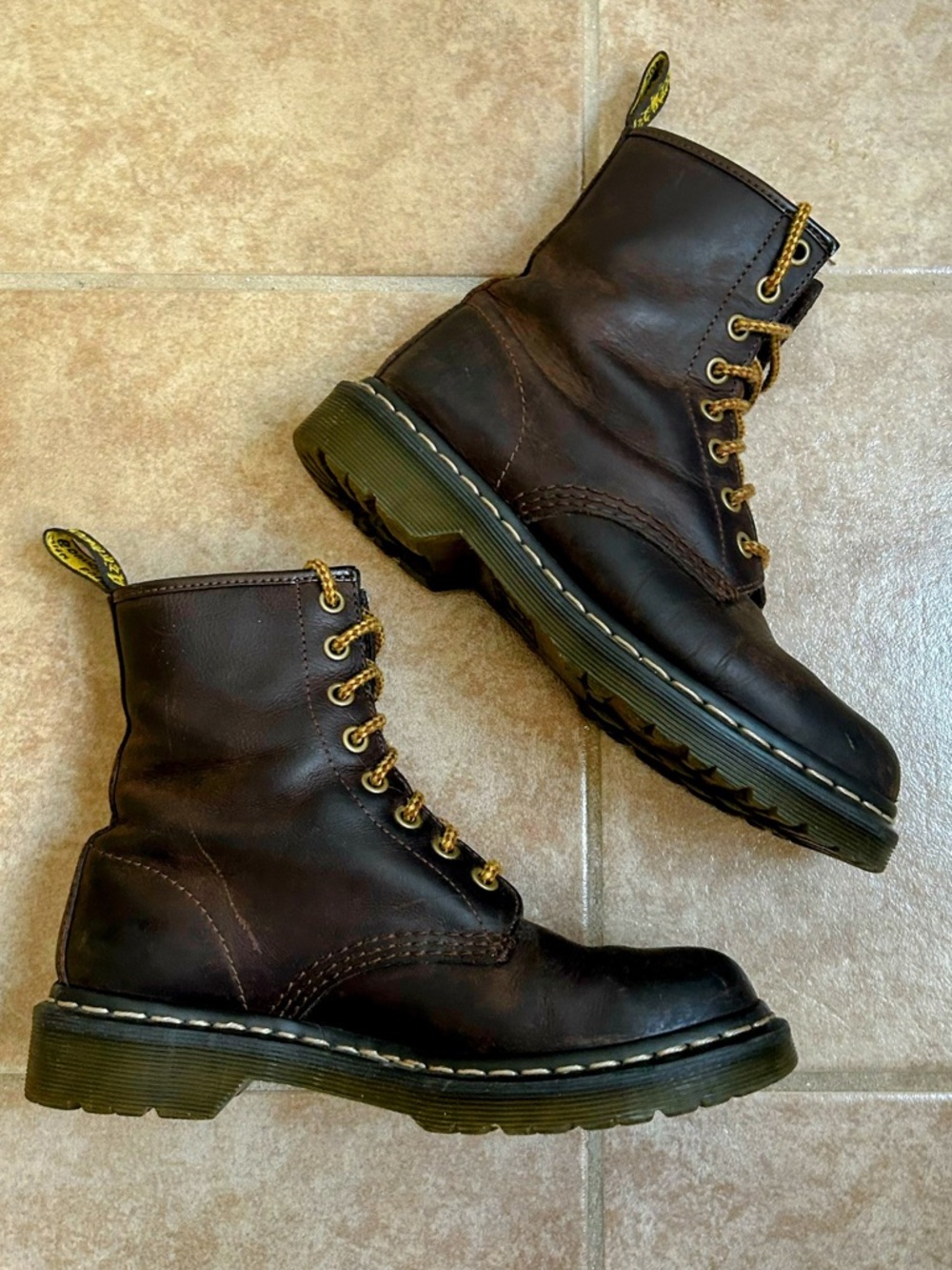 DR. MARTENS 1460 Crazy Horse-Women’s size 6